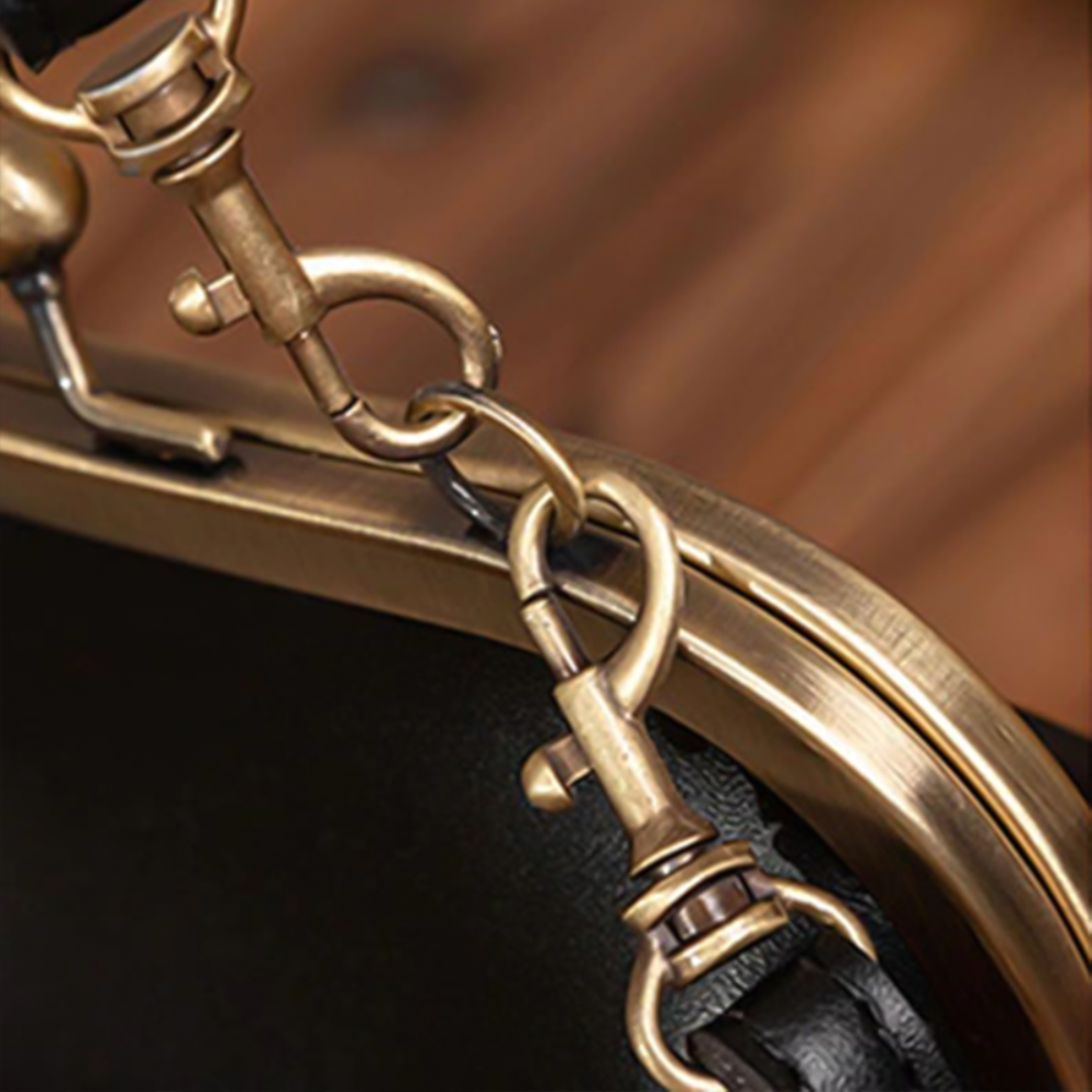 Vintage Kiss-Lock Bag - Clara’s Retro Chic Essential