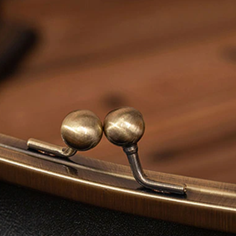 Vintage Kiss-Lock Bag - Clara’s Retro Chic Essential