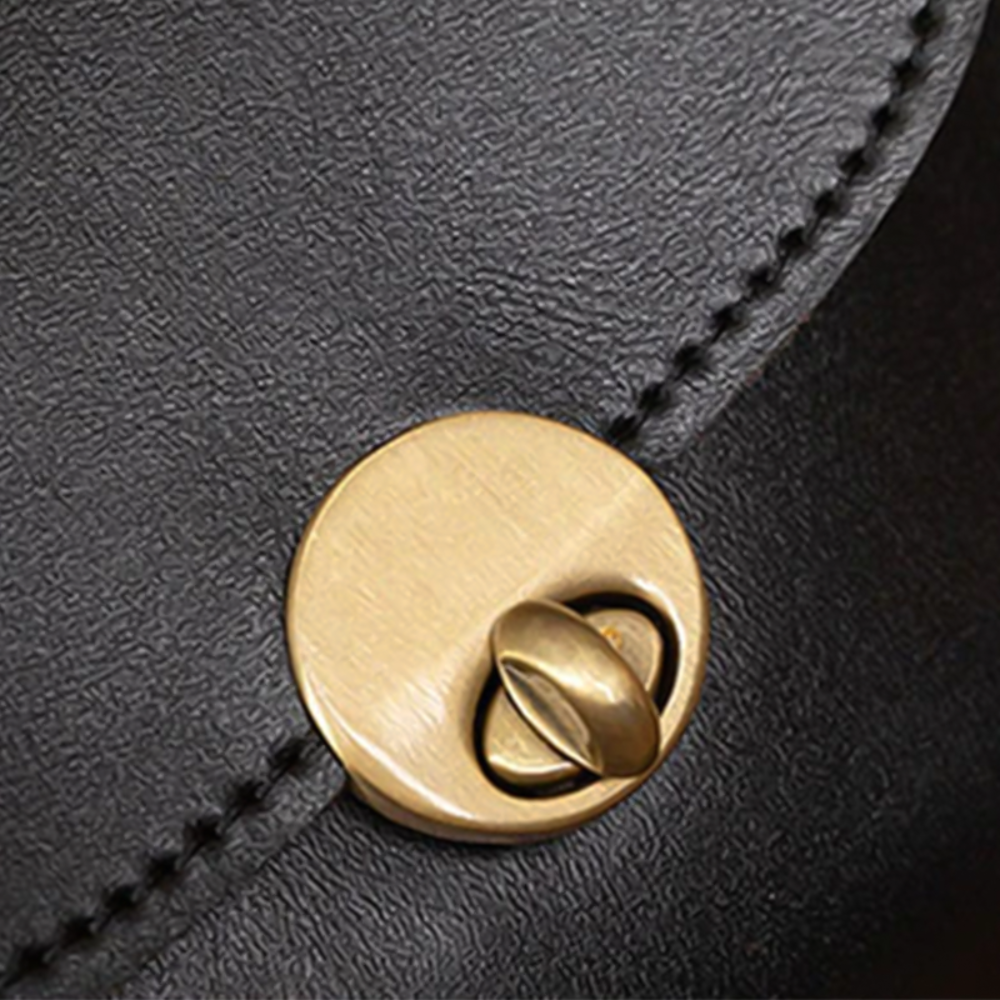 Vintage Kiss-Lock Bag - Clara’s Retro Chic Essential