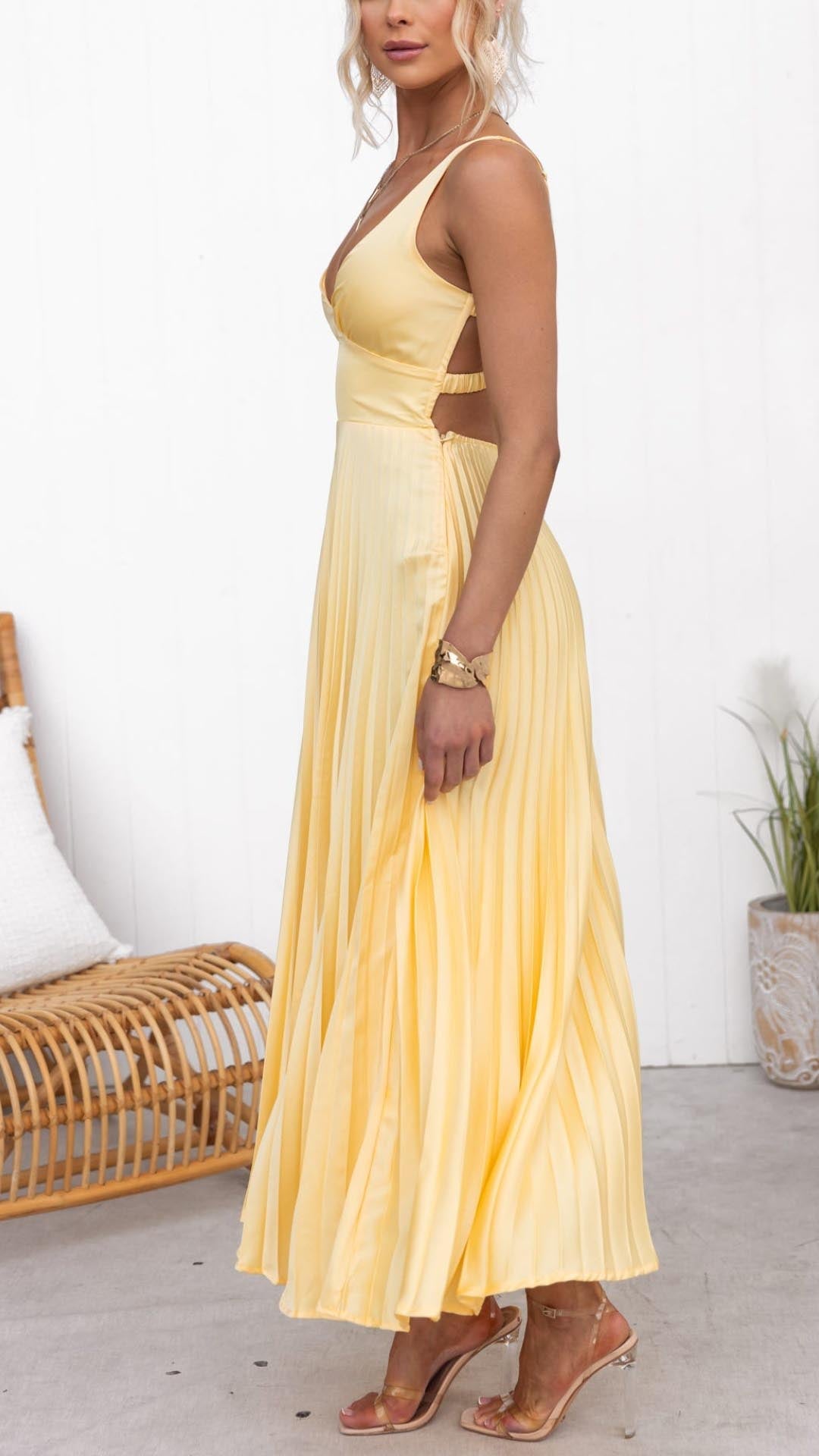 MADELINE | YELLOW PLEATED V-NECK MAXI DRESS